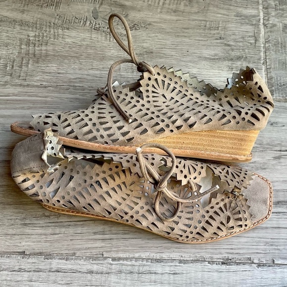 Jeffrey Campbell Wedge Sandals “Espejo” Taupe Suede Rodillo Lace-Up Low Size 8 - Picture 14 of 16